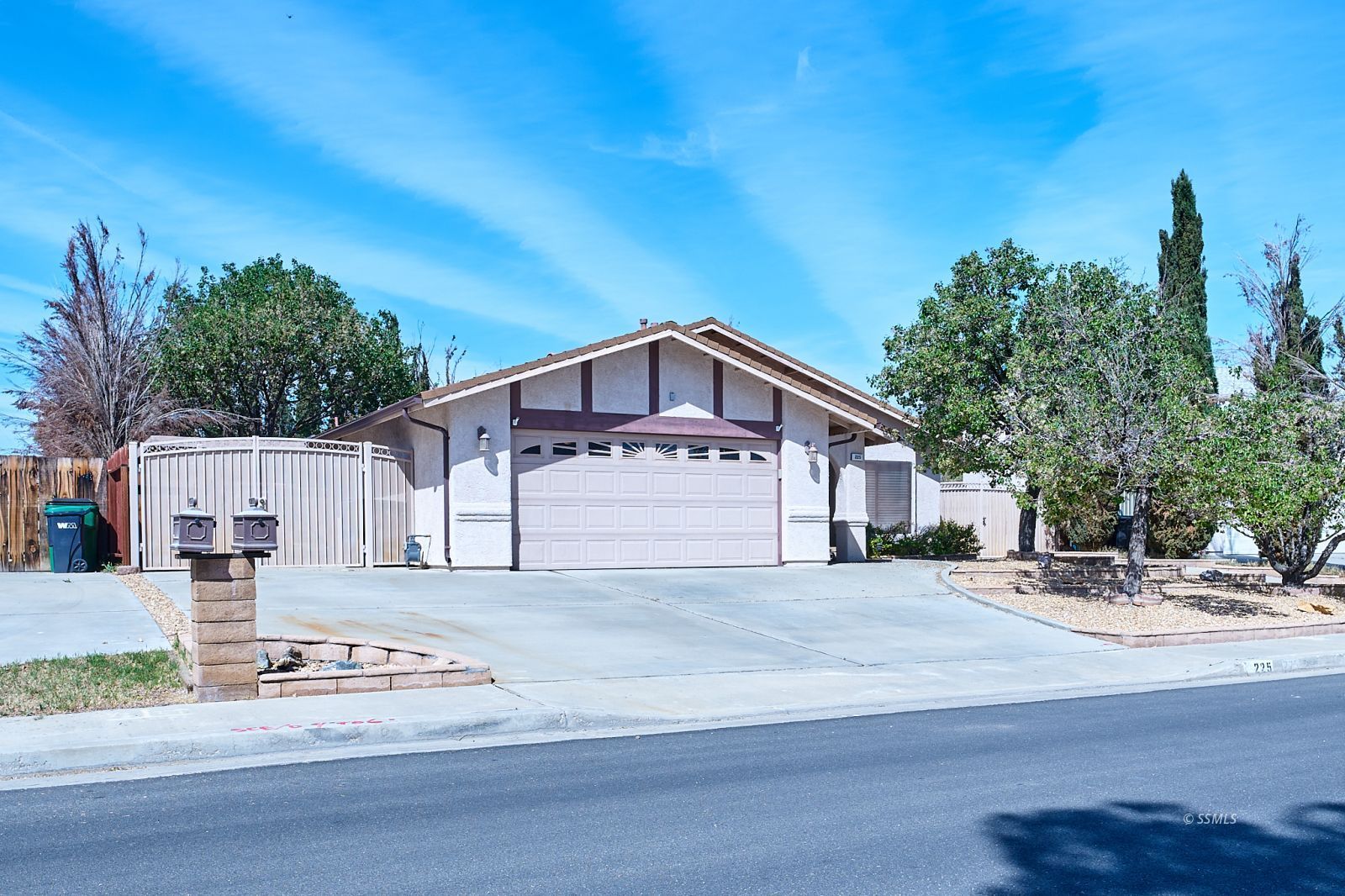 225 Kimberly Lane — Photo 3