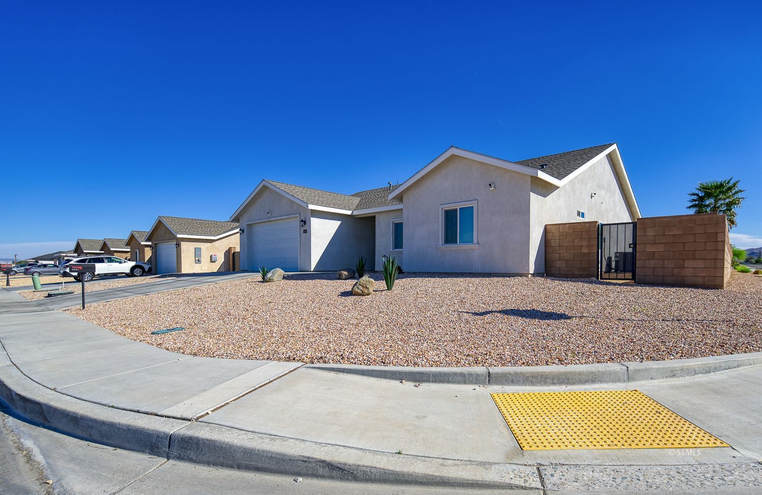 1031 W Church AVE — Photo 3