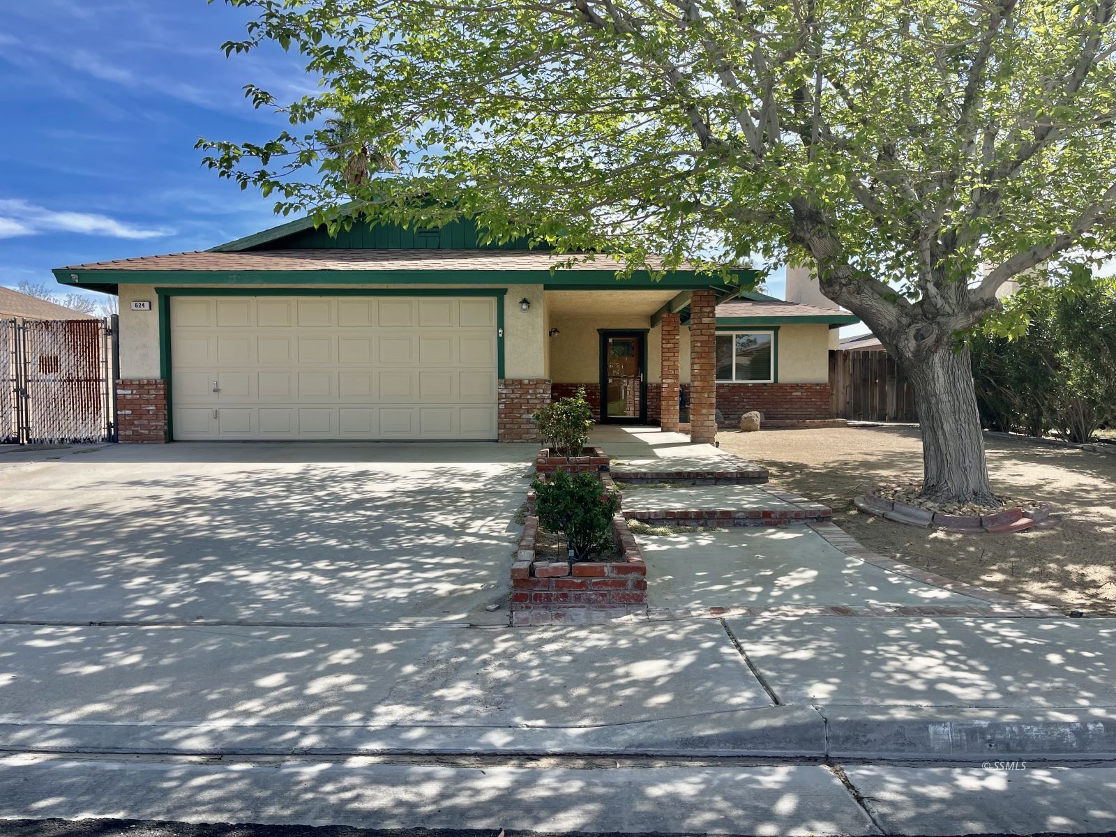 624 Sherwood DR — Photo 3