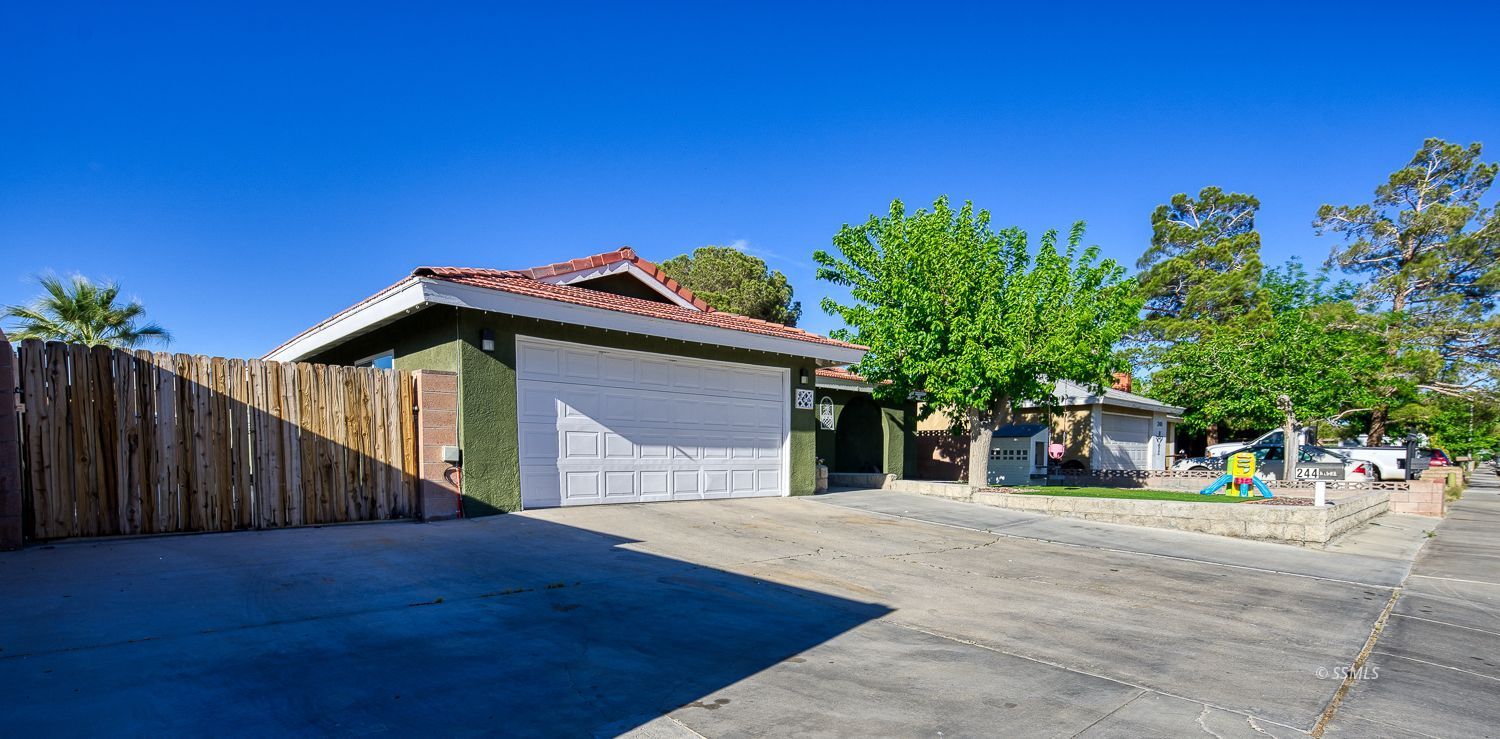 244 W Rader AVE — Photo 3