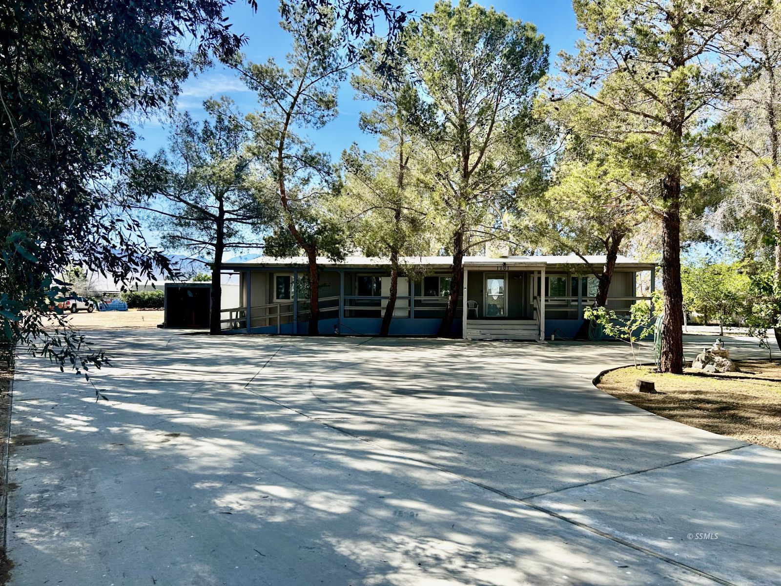 1101 Strecker — Photo 3