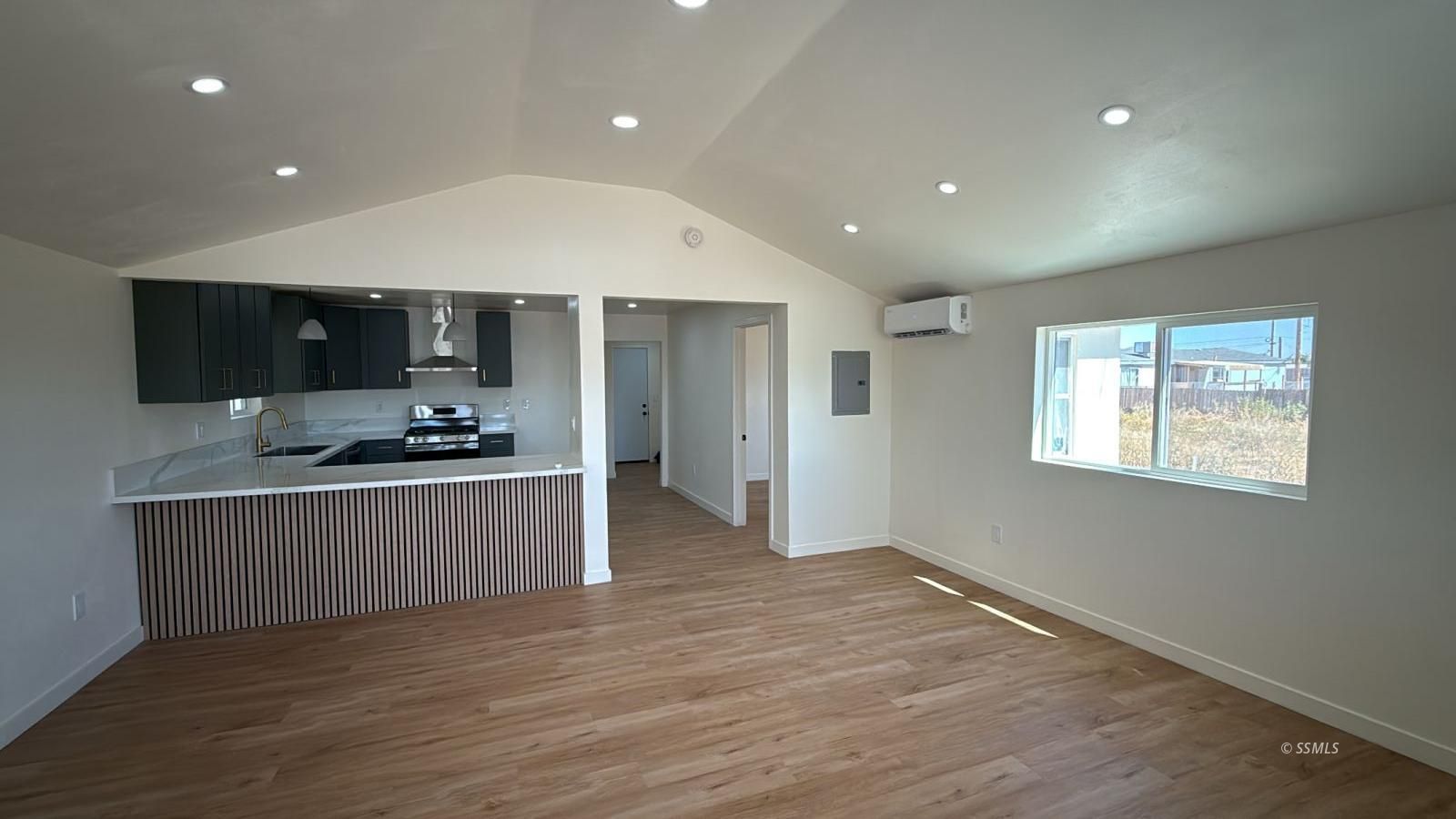 716 W Church Ave — Photo 3