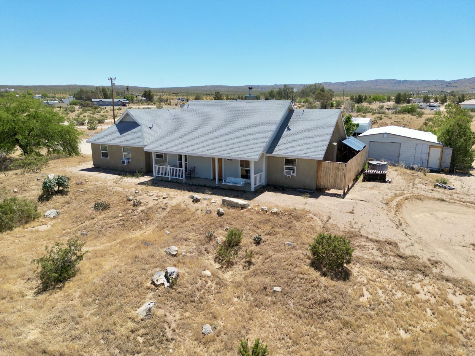 1661 E Dolphin AVE — Photo 3