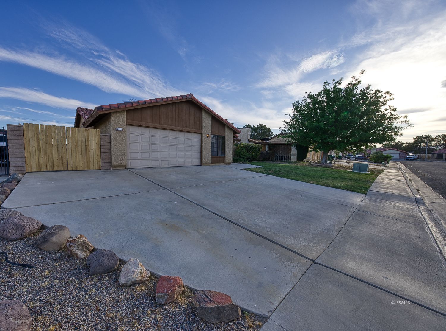 1113 Evelyn Ct. — Photo 3