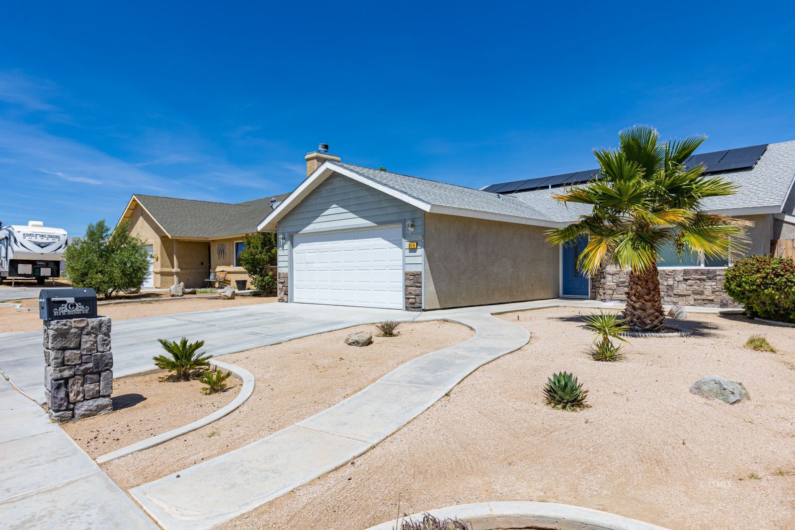 914 W Dolphin AVE — Photo 3