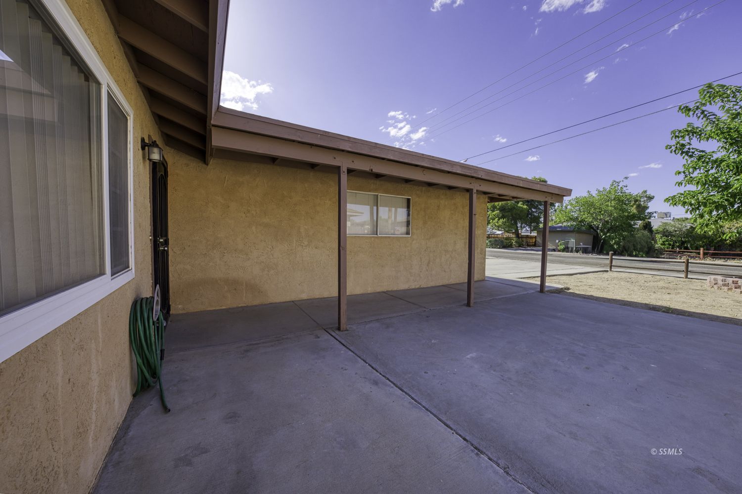 705 W Graaf AVE — Photo 3