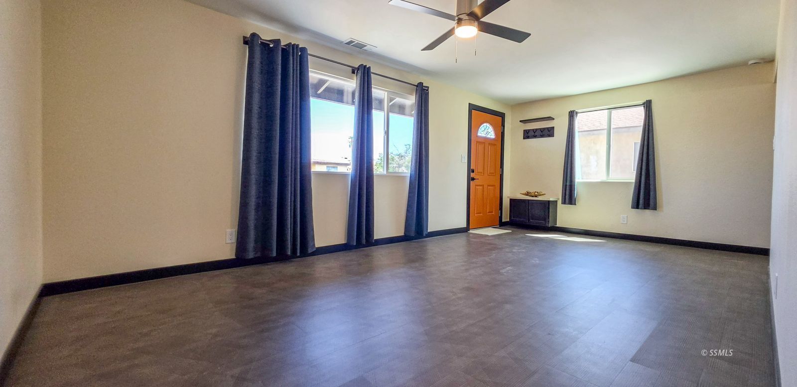 729 E Commercial AVE — Photo 3