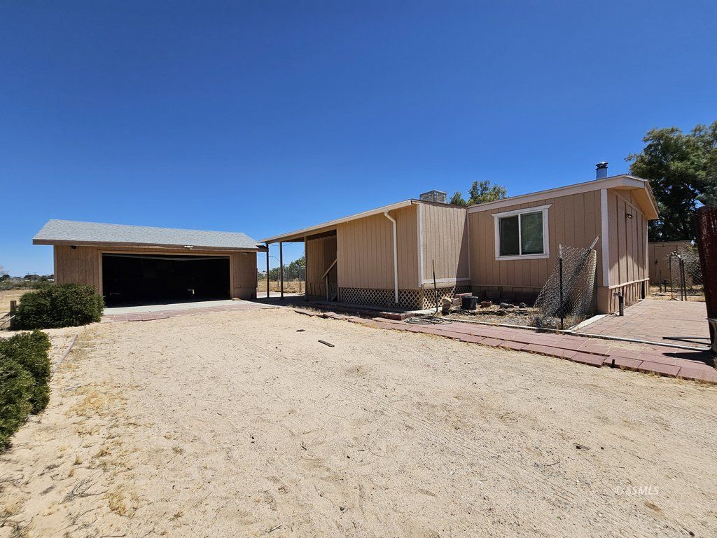 1540 N Mercury ST — Photo 3