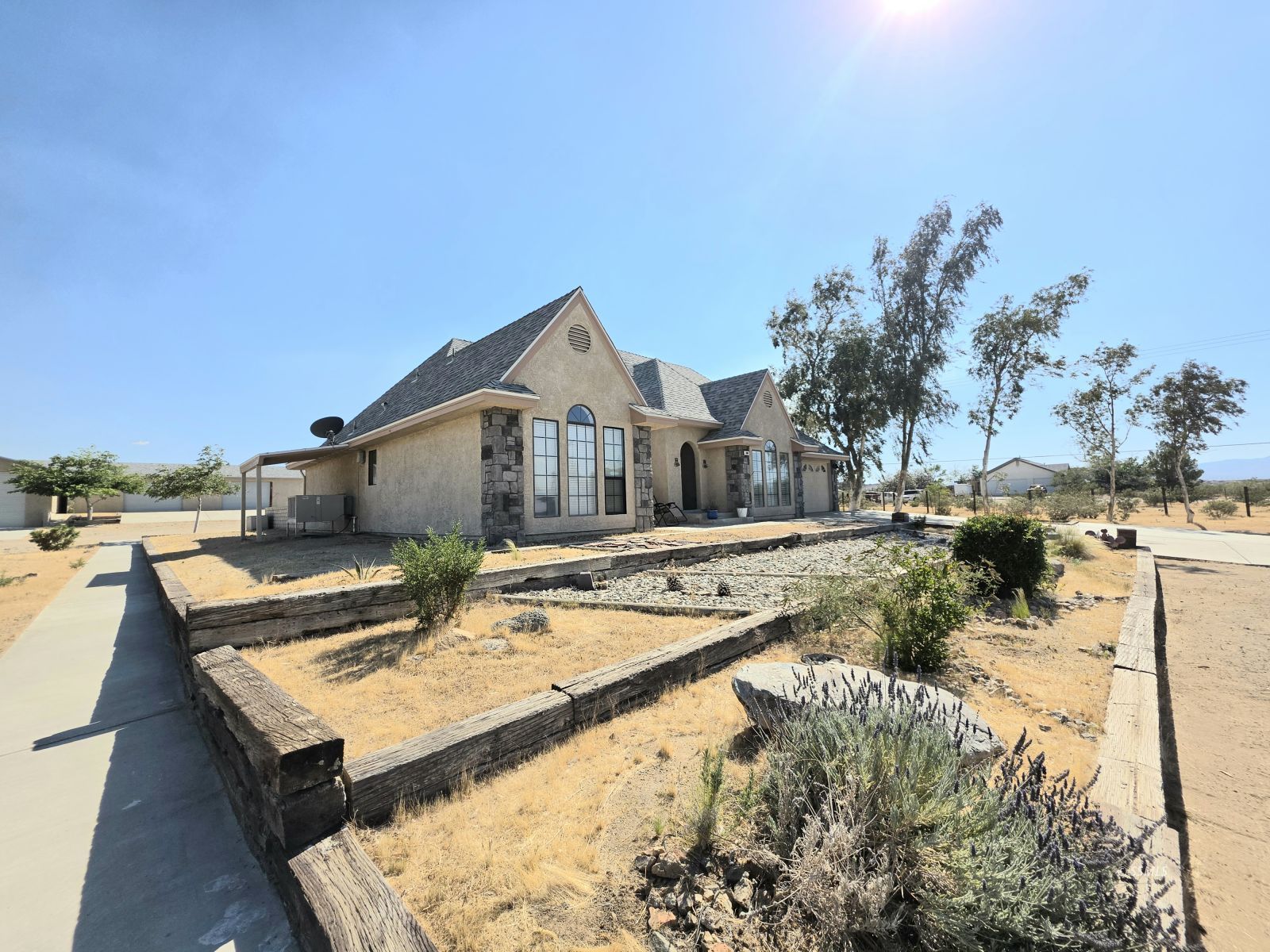 309 E Diamond Peak AVE — Photo 3