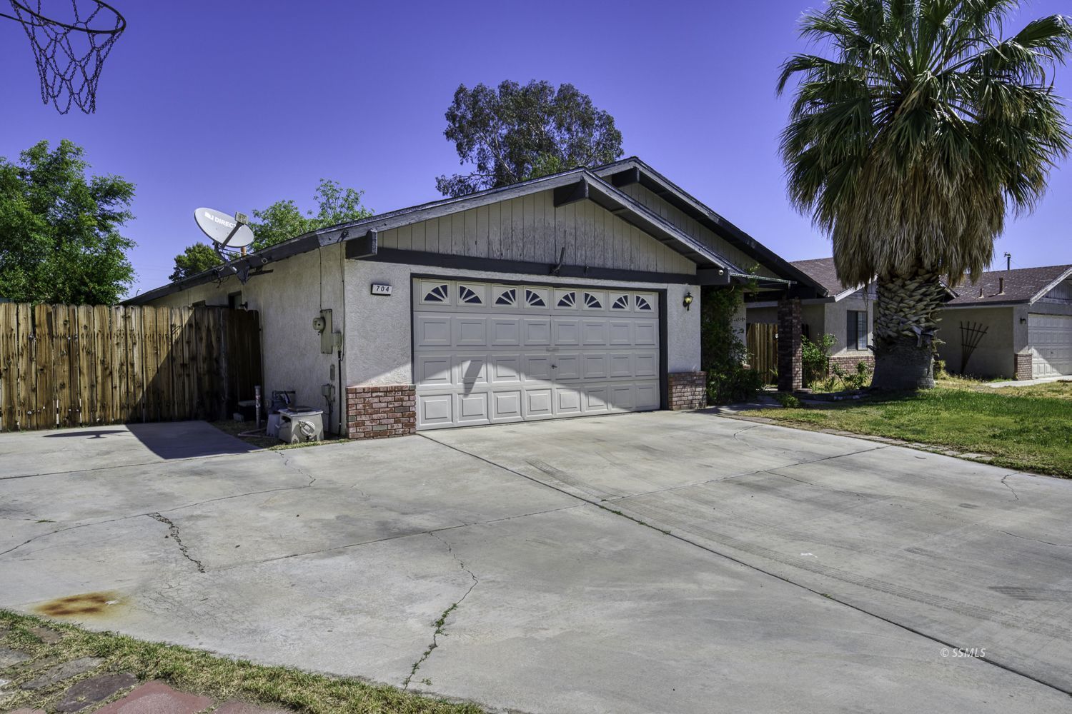 704 White Oak DR — Photo 3
