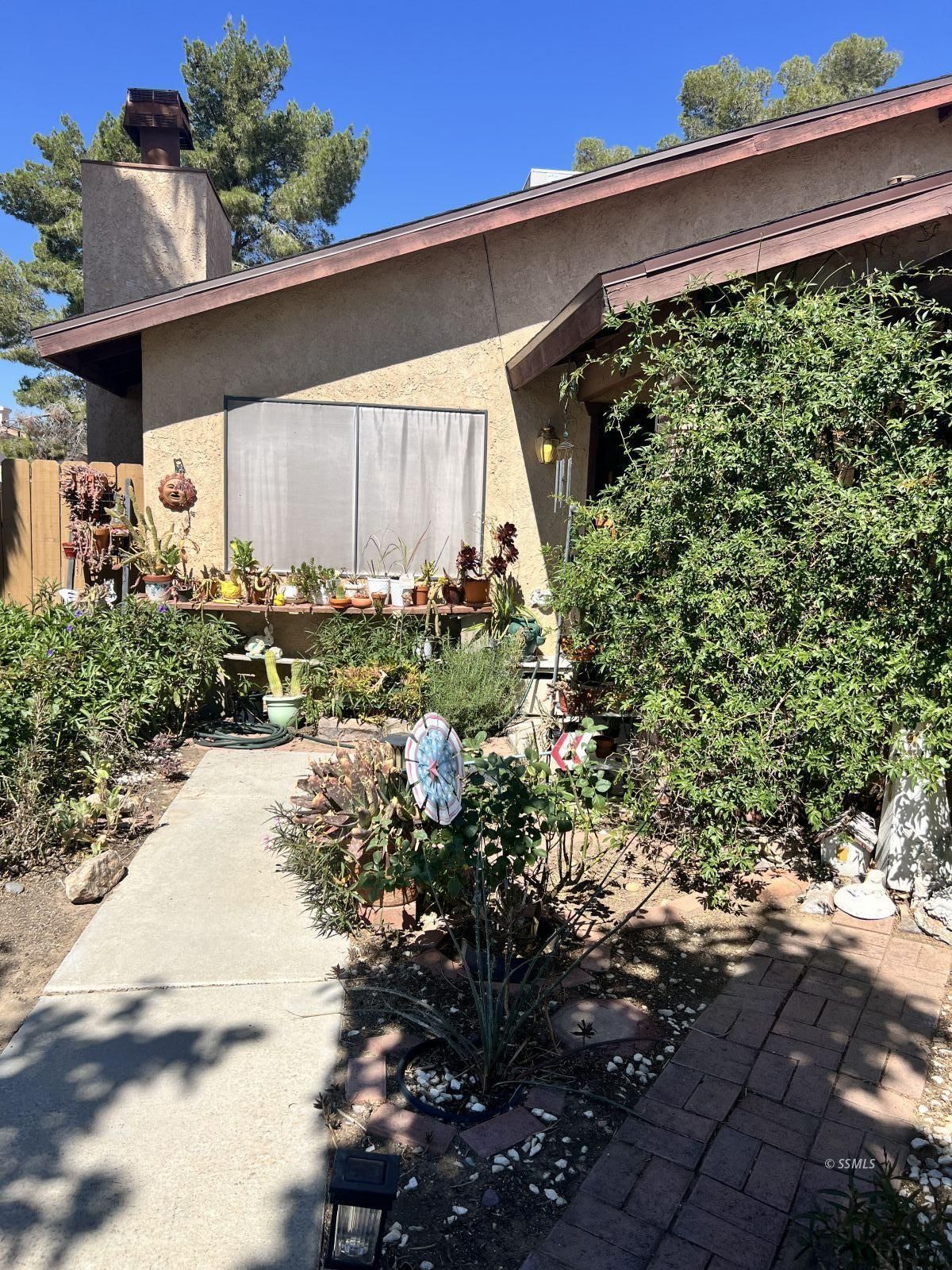 715 N Helena — Photo 3