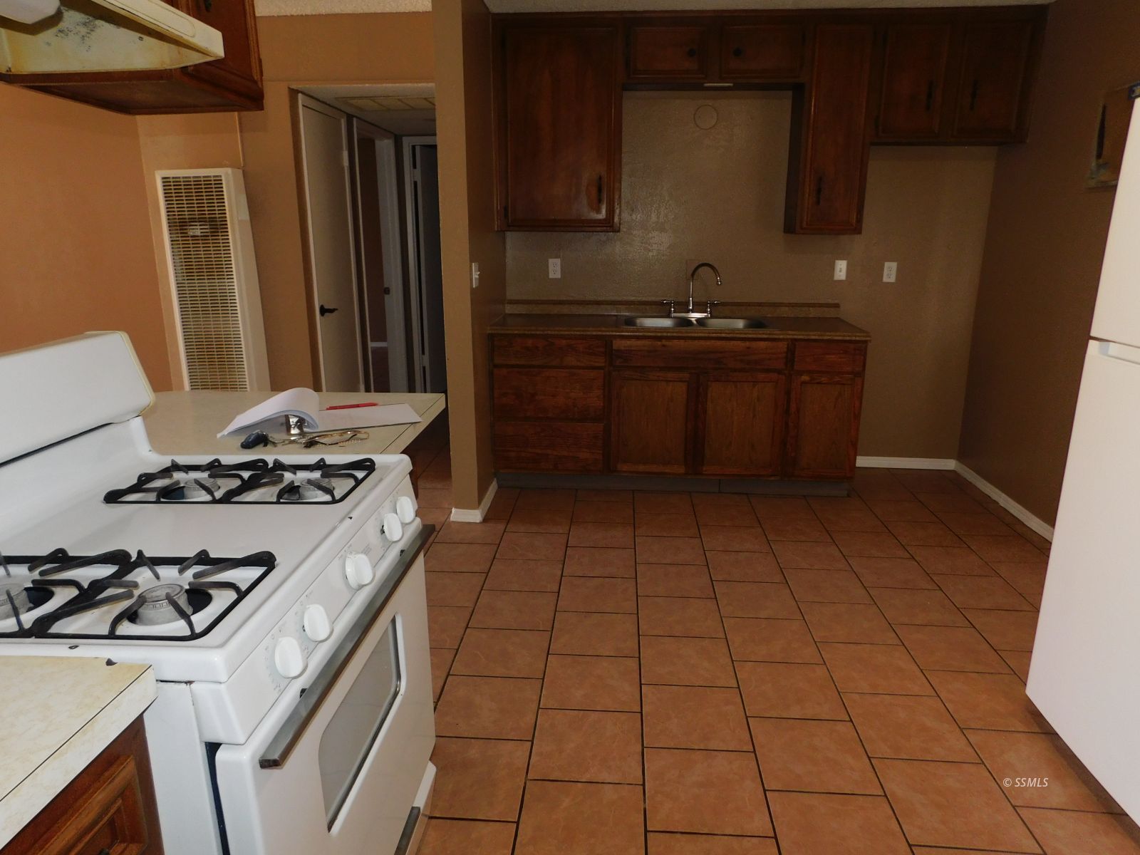 640 Commercial AVE — Photo 3