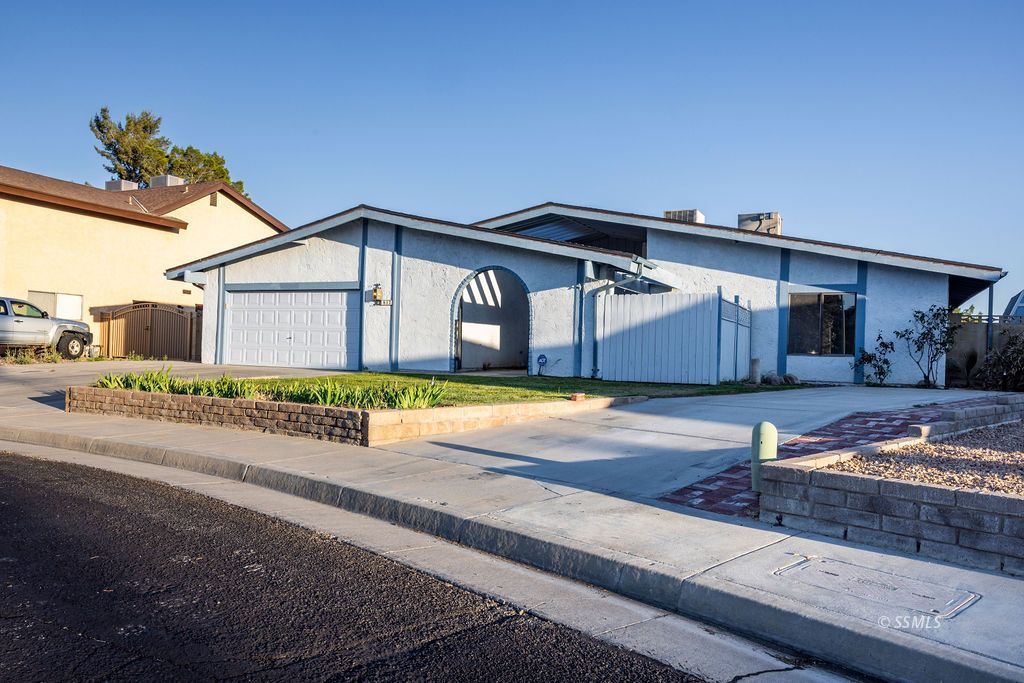 817 Hurschell AVE — Photo 3