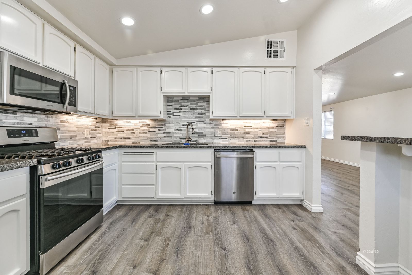 305 N Florence ST — Photo 3