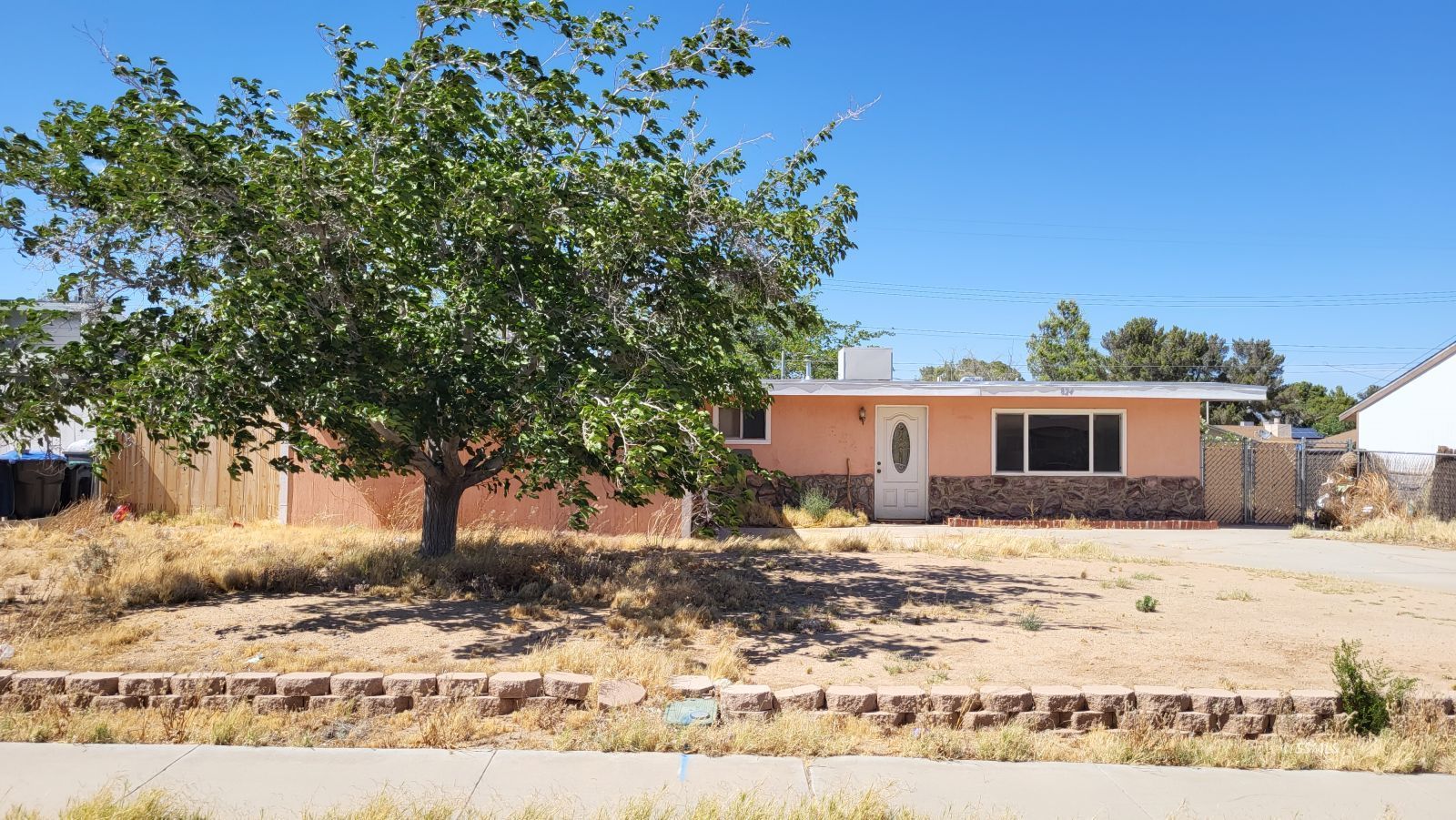 824 W Coral AVE — Photo 3
