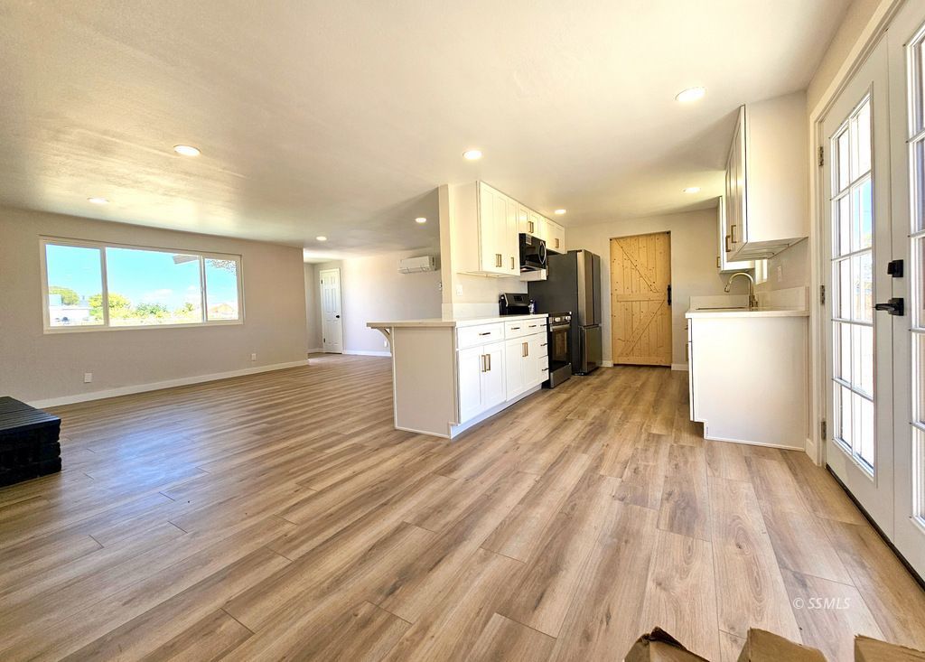 420 N Yorktown ST — Photo 3