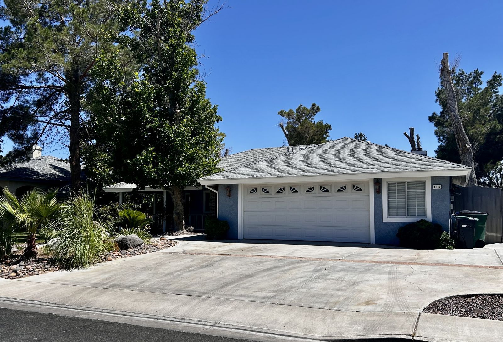 1217 Tamarisk — Photo 3