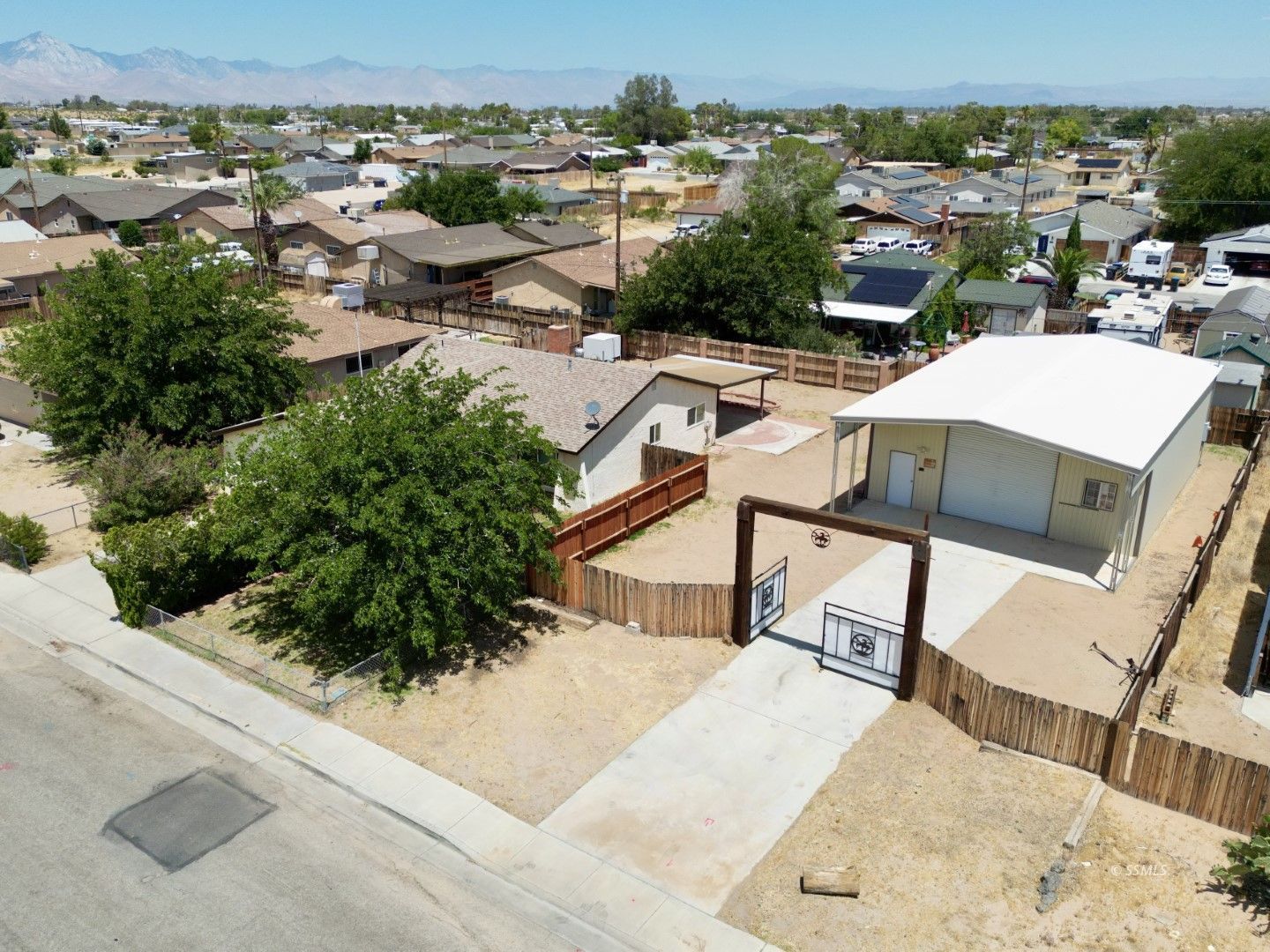 1144 W Coronado AVE — Photo 3