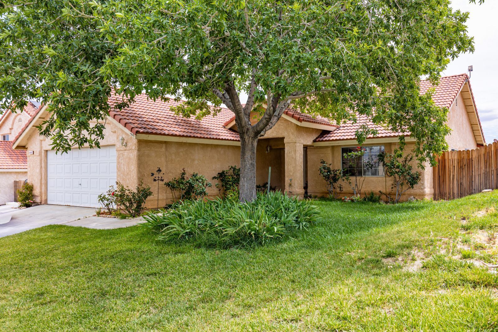 2122 S Del Rosa DR — Photo 3