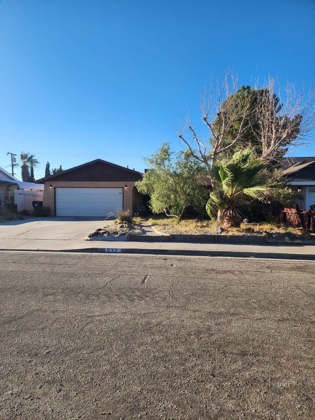 932 W Langley AVE — Photo 3