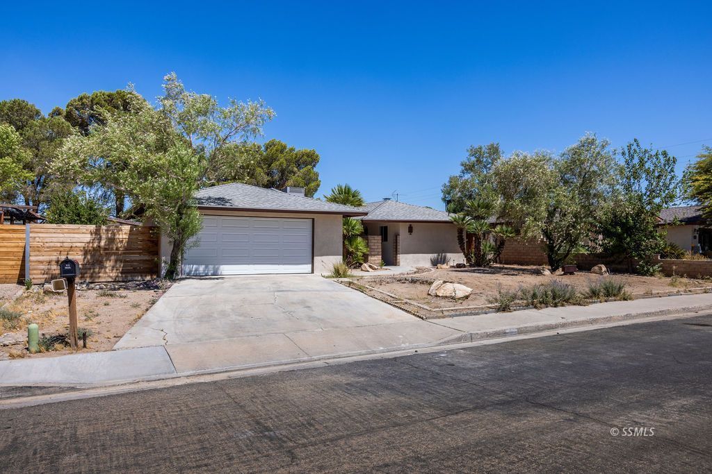 230 Larkspur ST — Photo 3