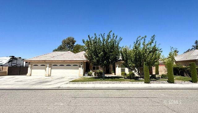 1201 Carolyn ST — Photo 3