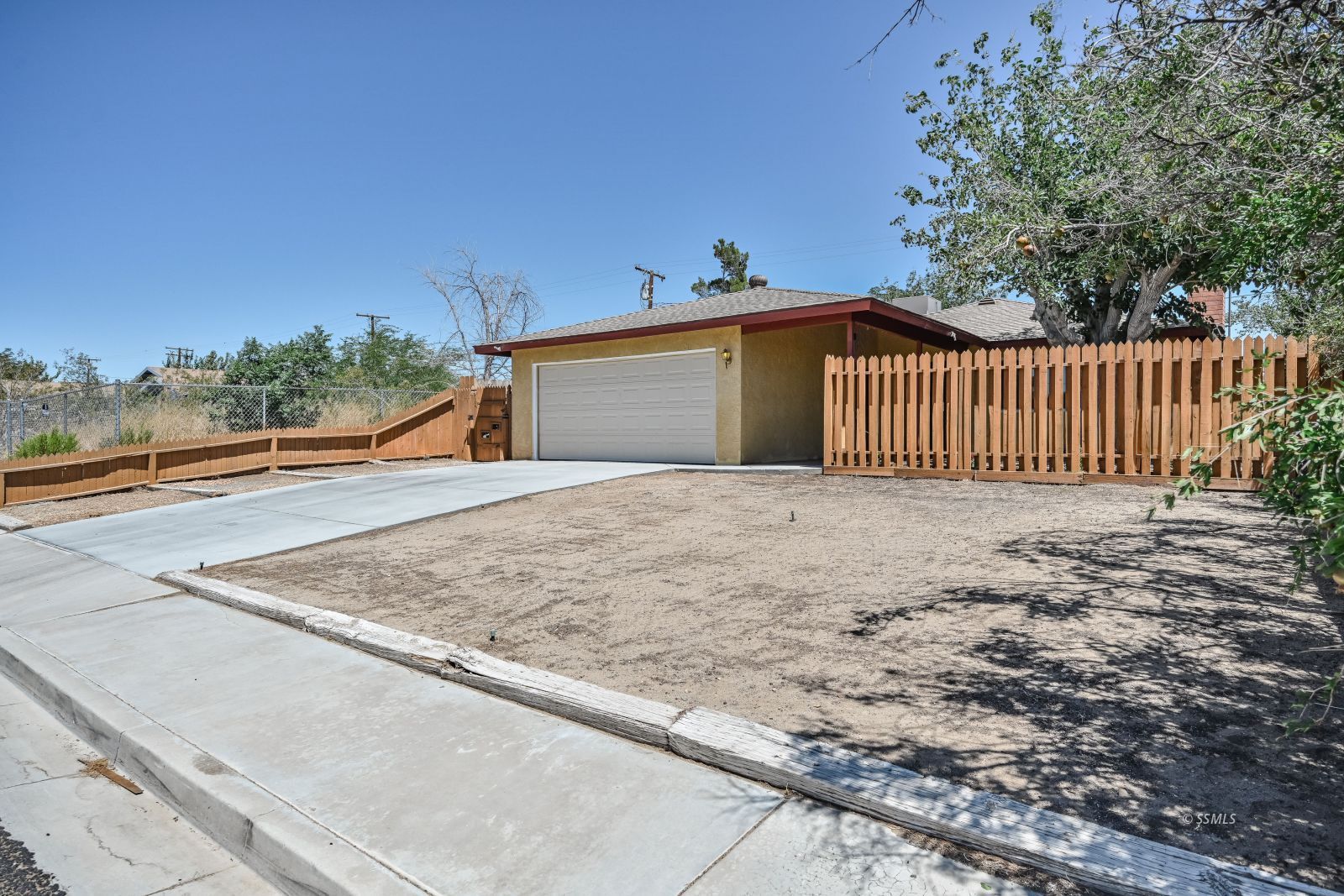 1224 W Iowa AVE — Photo 3