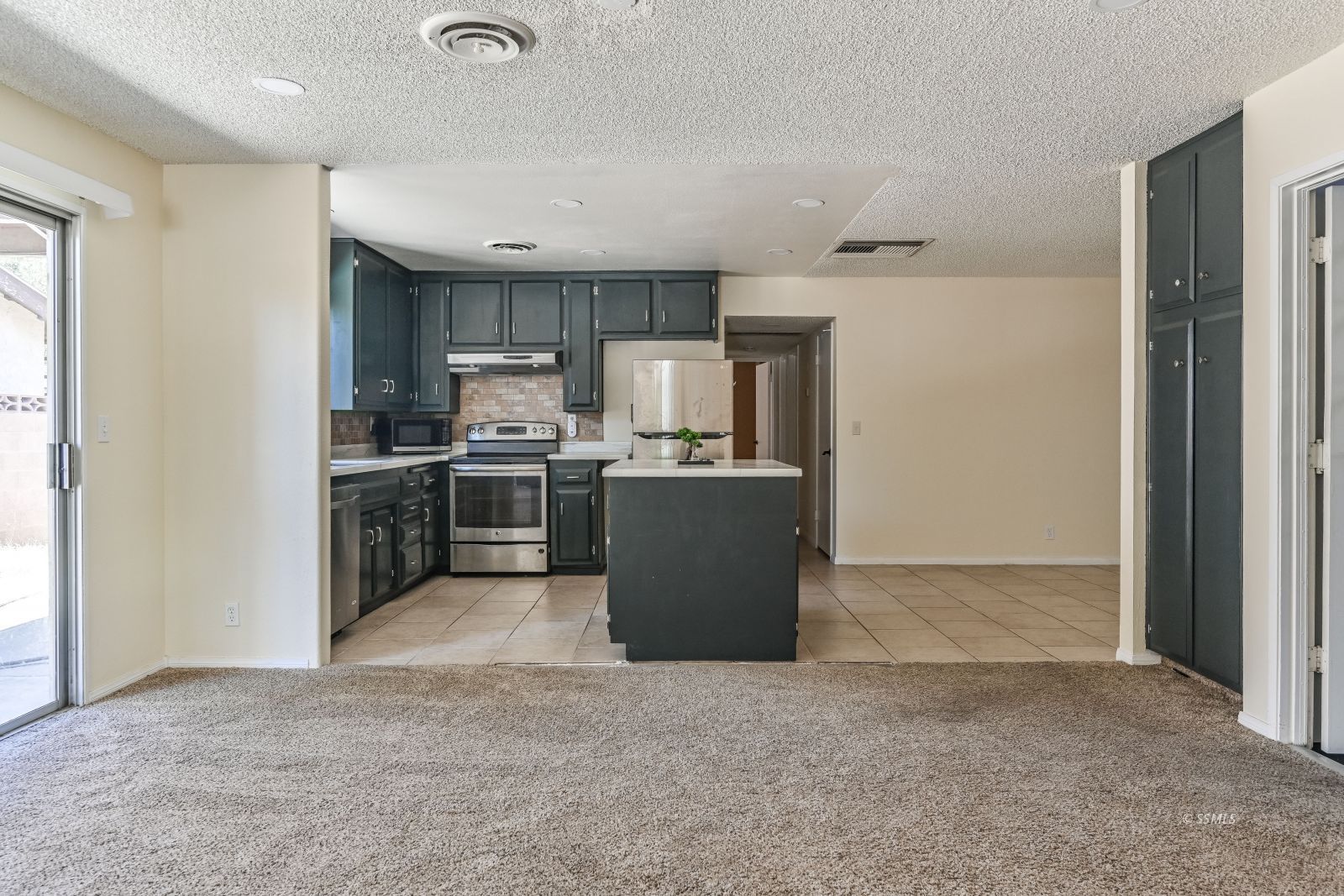 1123 Randall ST — Photo 3