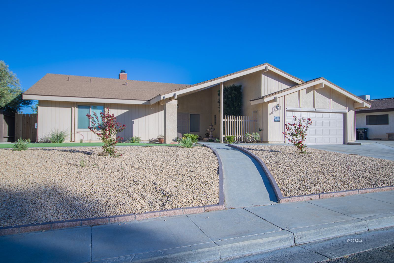 1018 N Sierra View ST — Photo 3