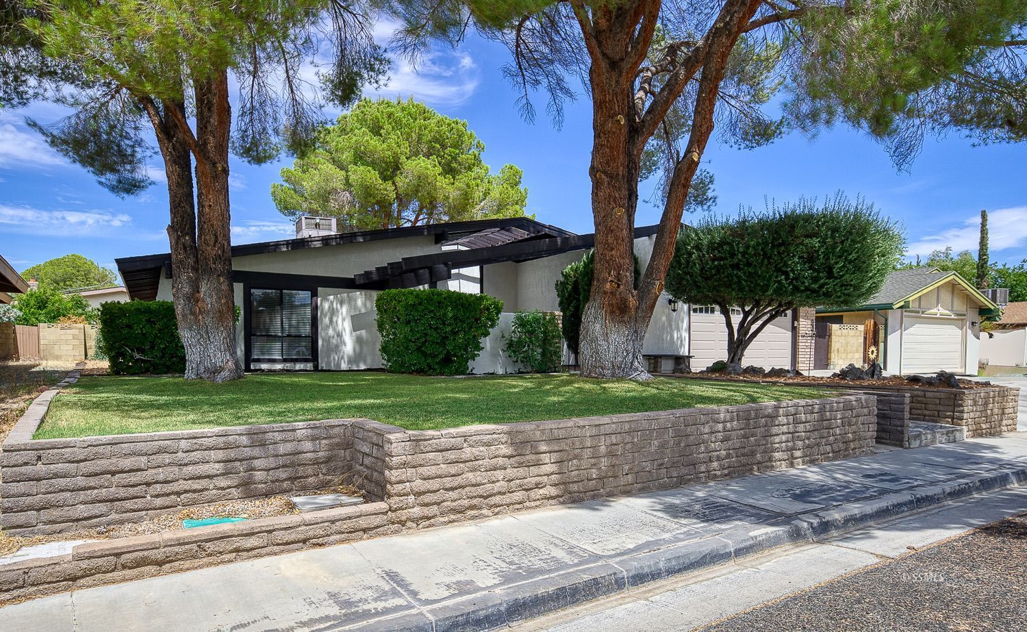 1007 Scott ST — Photo 3