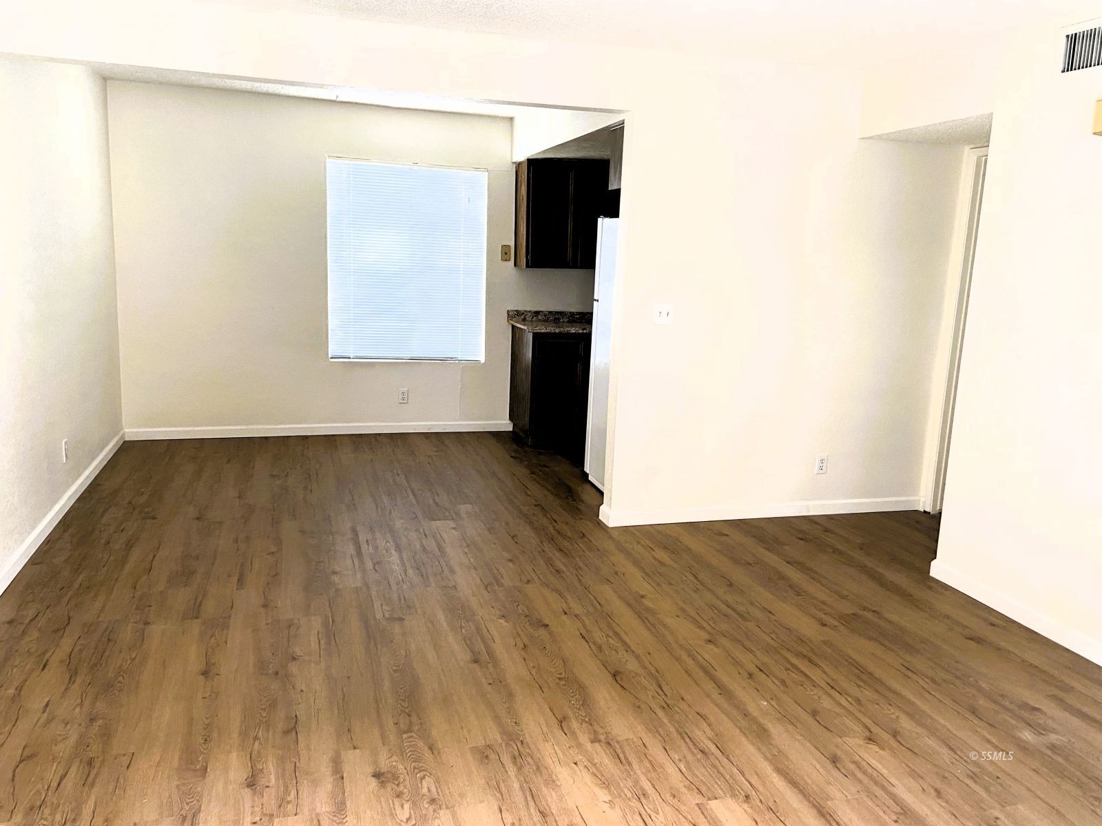 617 E Ridgecrest BLVD — Photo 3