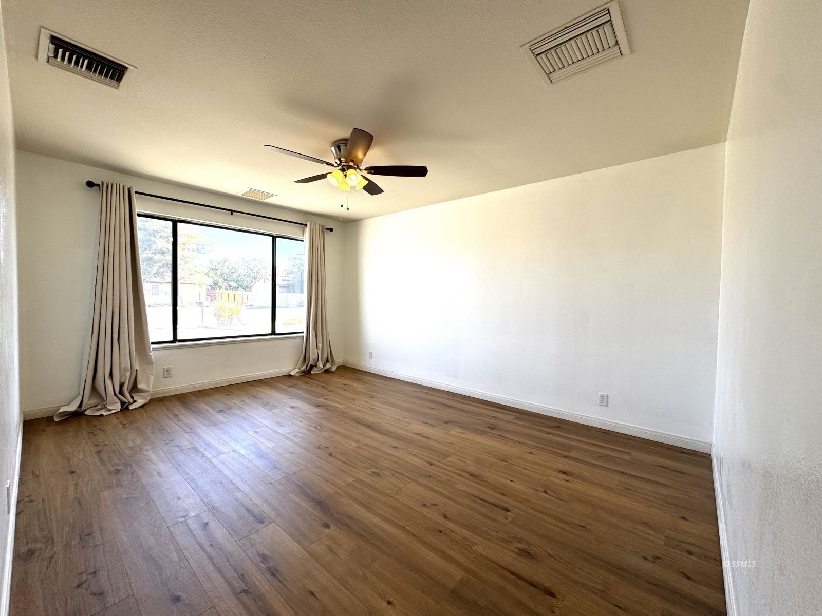 336 E Upjohn — Photo 3