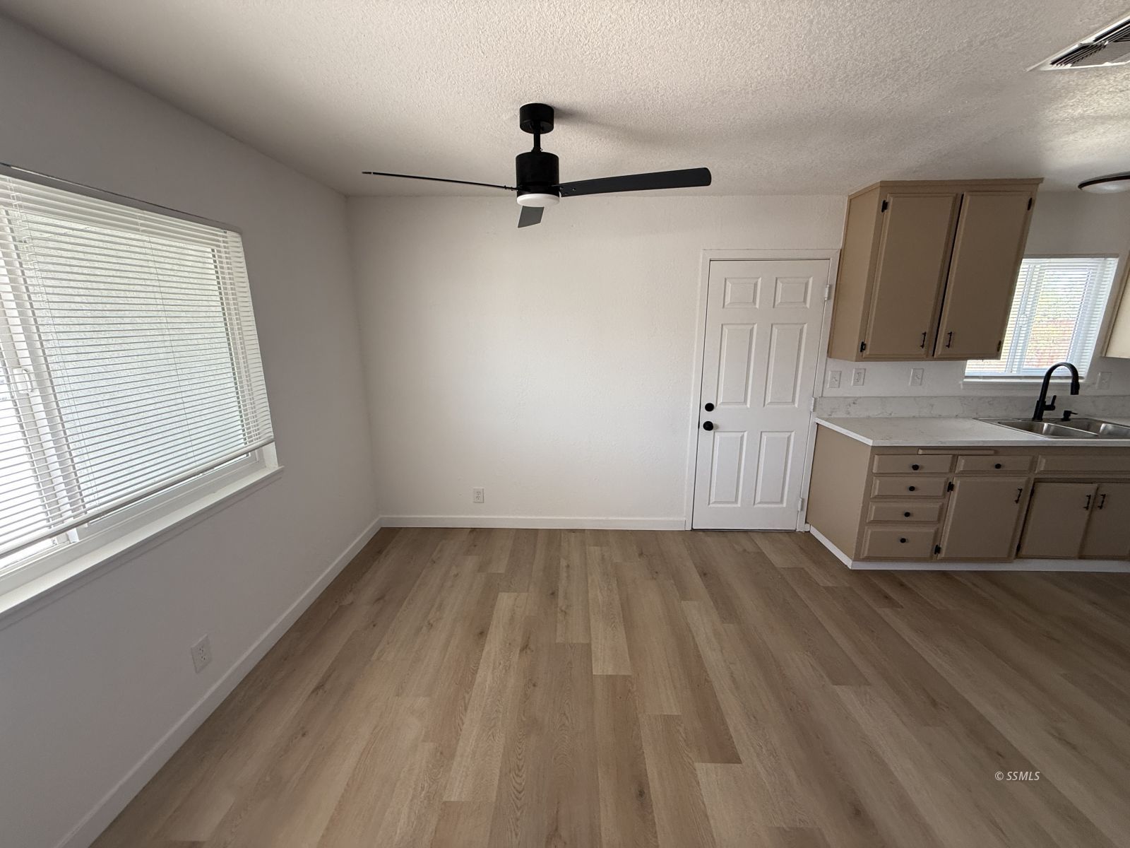 1420 W Coronado — Photo 3
