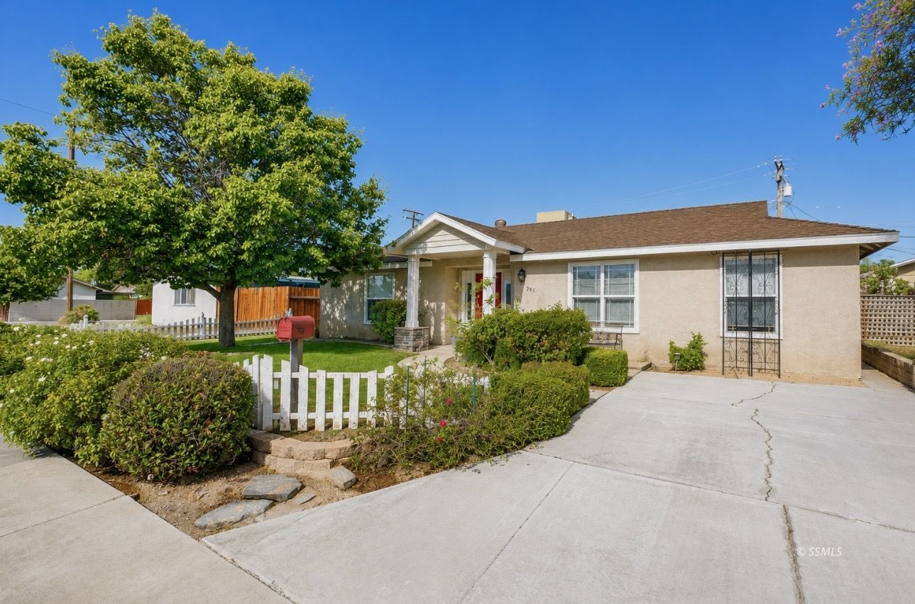 241 S Sunland — Photo 3