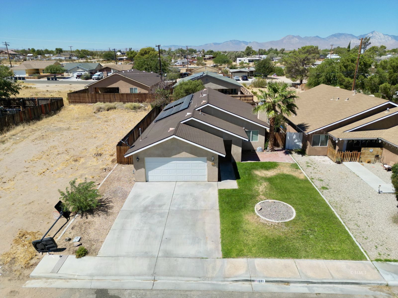 1221 Mayo ST — Photo 3