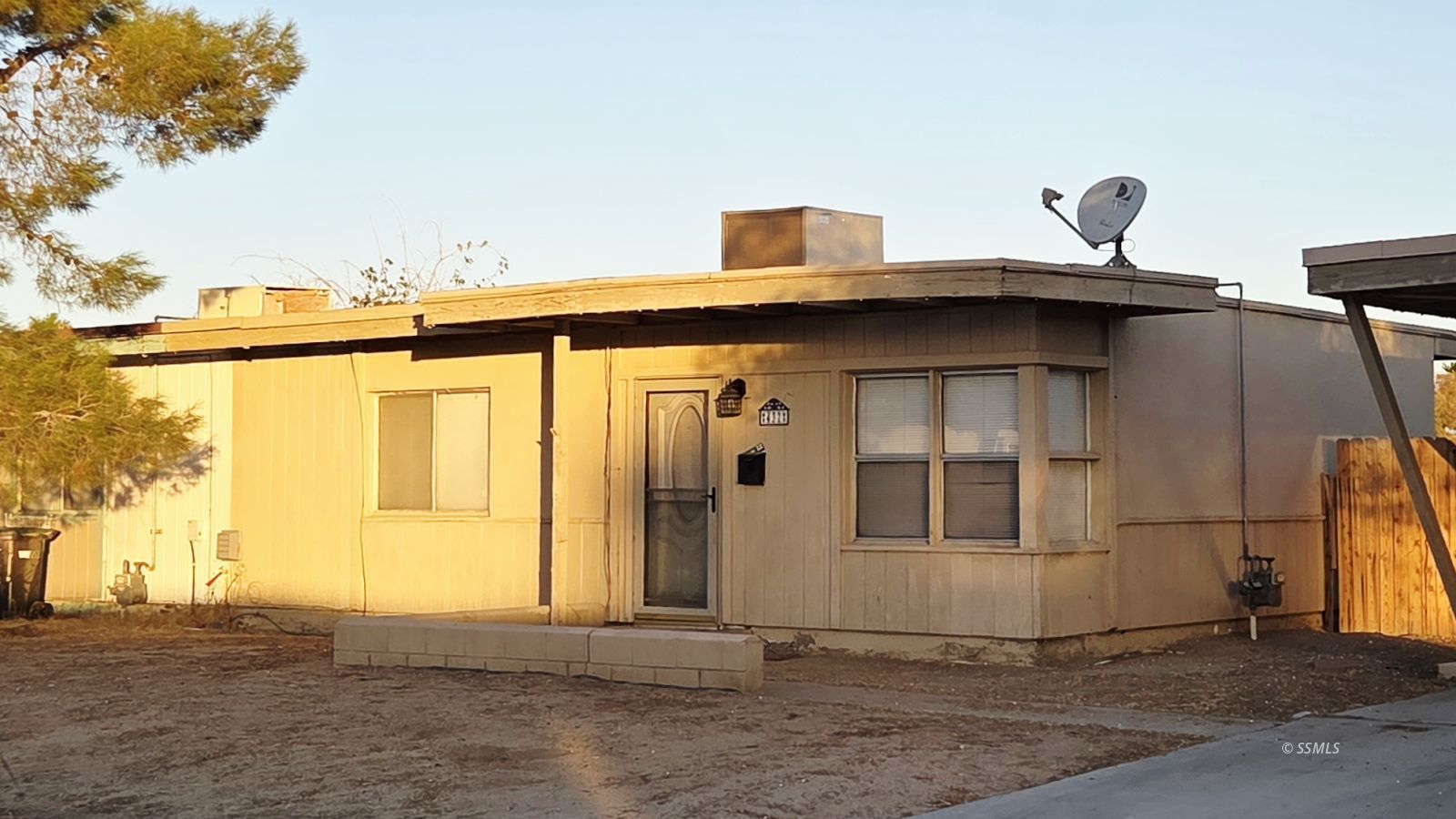 437 N Gold Canyon ST — Photo 3