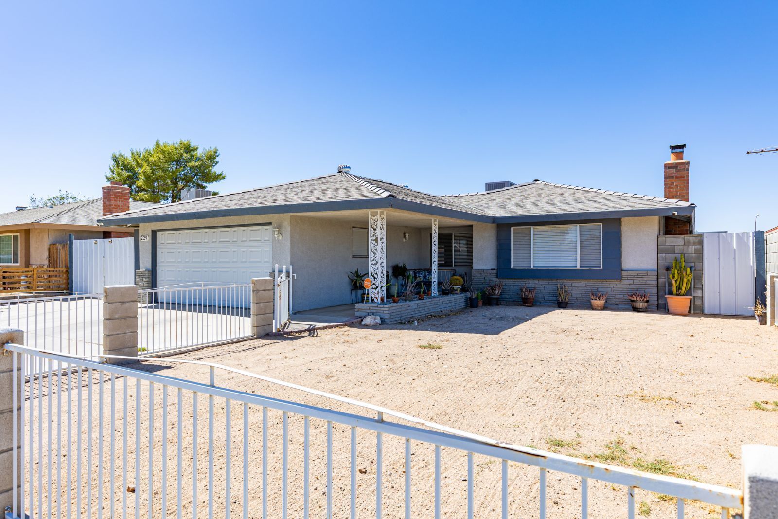 229 N Sunland DR — Photo 3