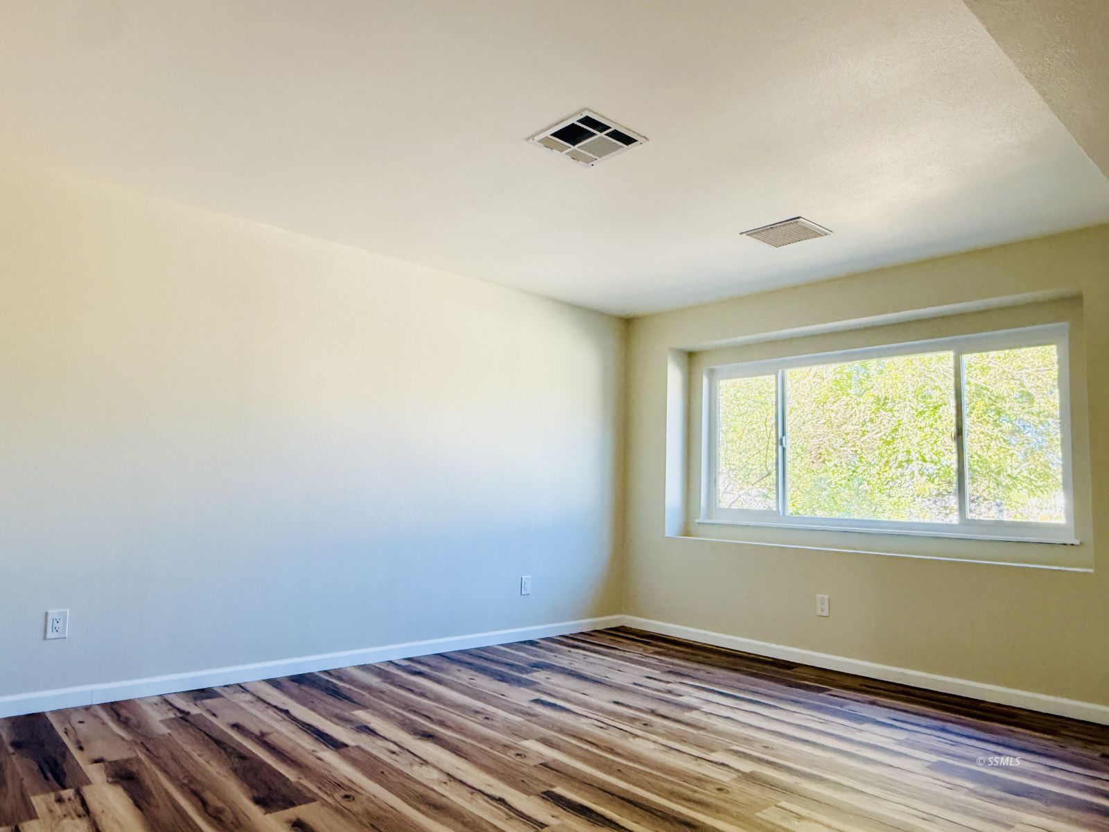 205 E Benson AVE — Photo 3