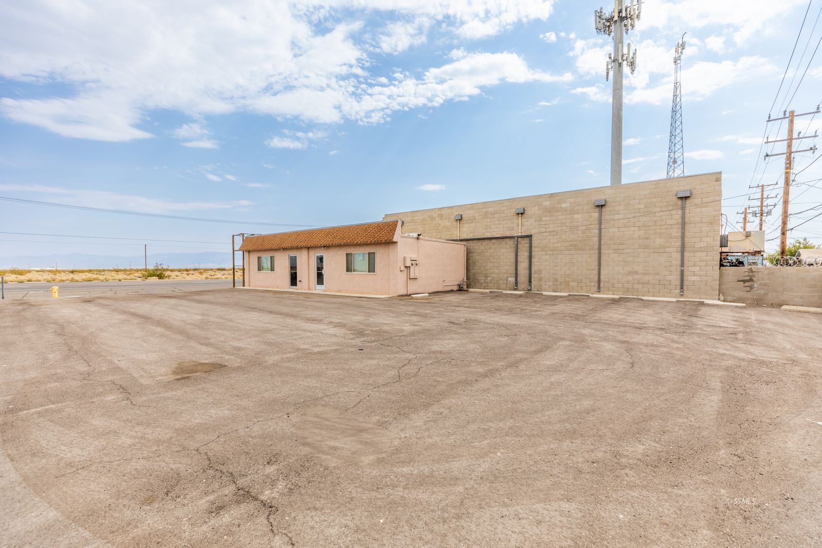 721&amp;725 Inyokern Rd — Photo 4