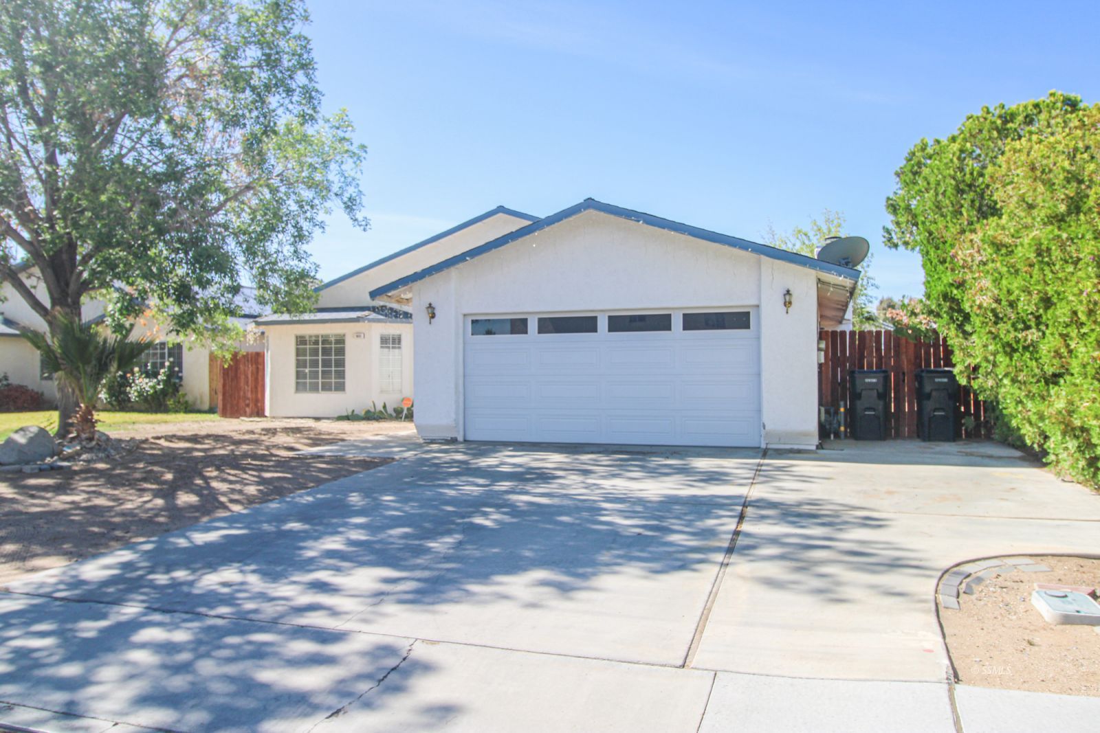 925 W Tamarisk AVE — Photo 4