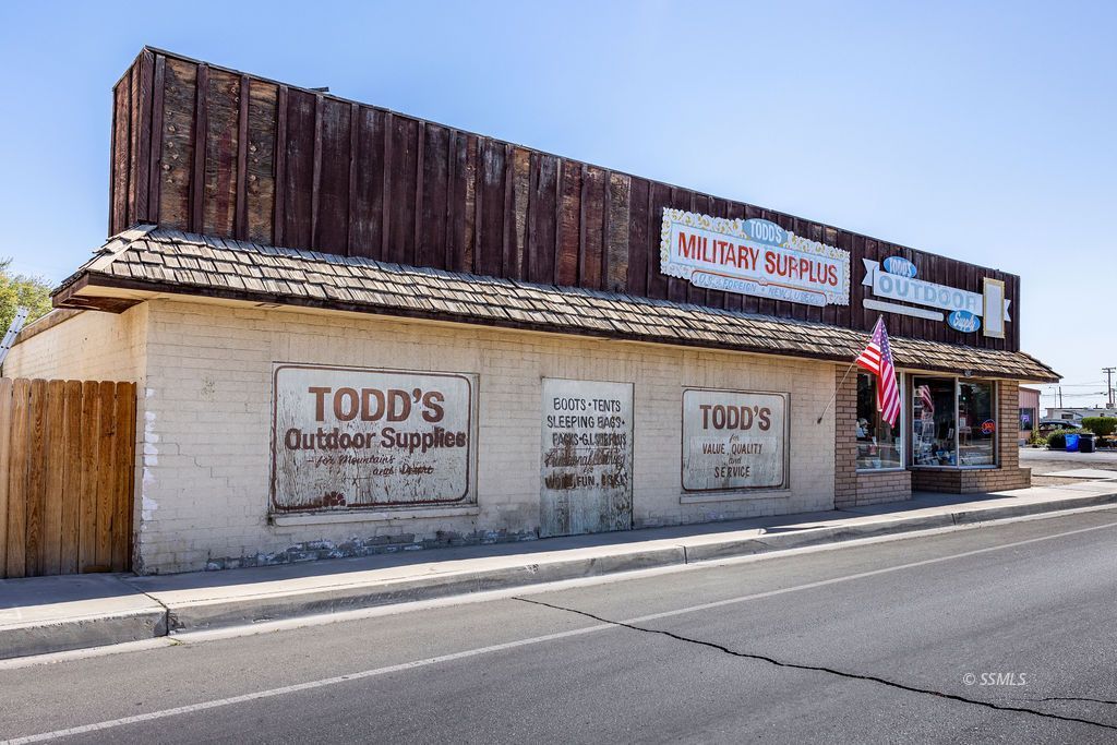 425 W Ridgecrest BLVD — Photo 4