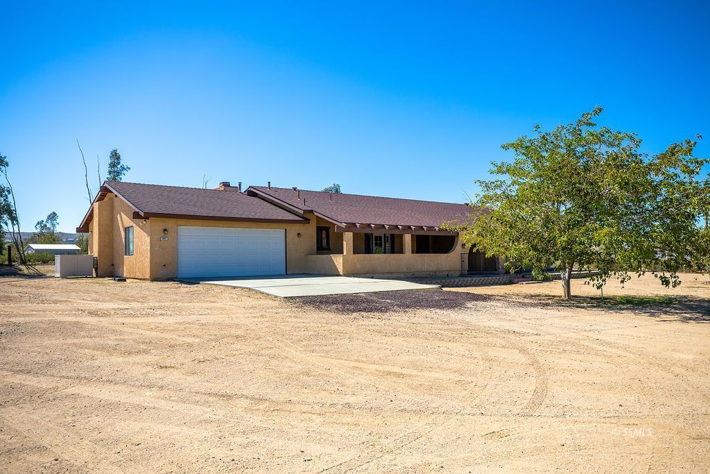 647 E Springer AVE — Photo 4