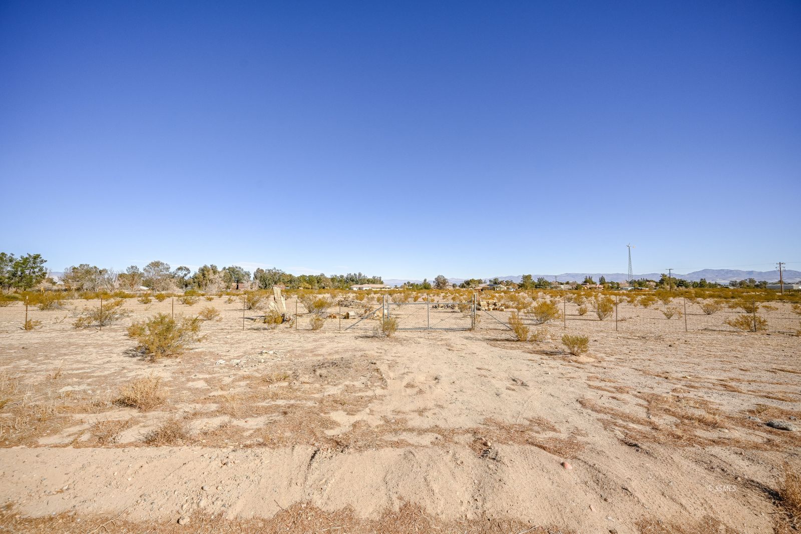 1766 Felspar — Photo 4