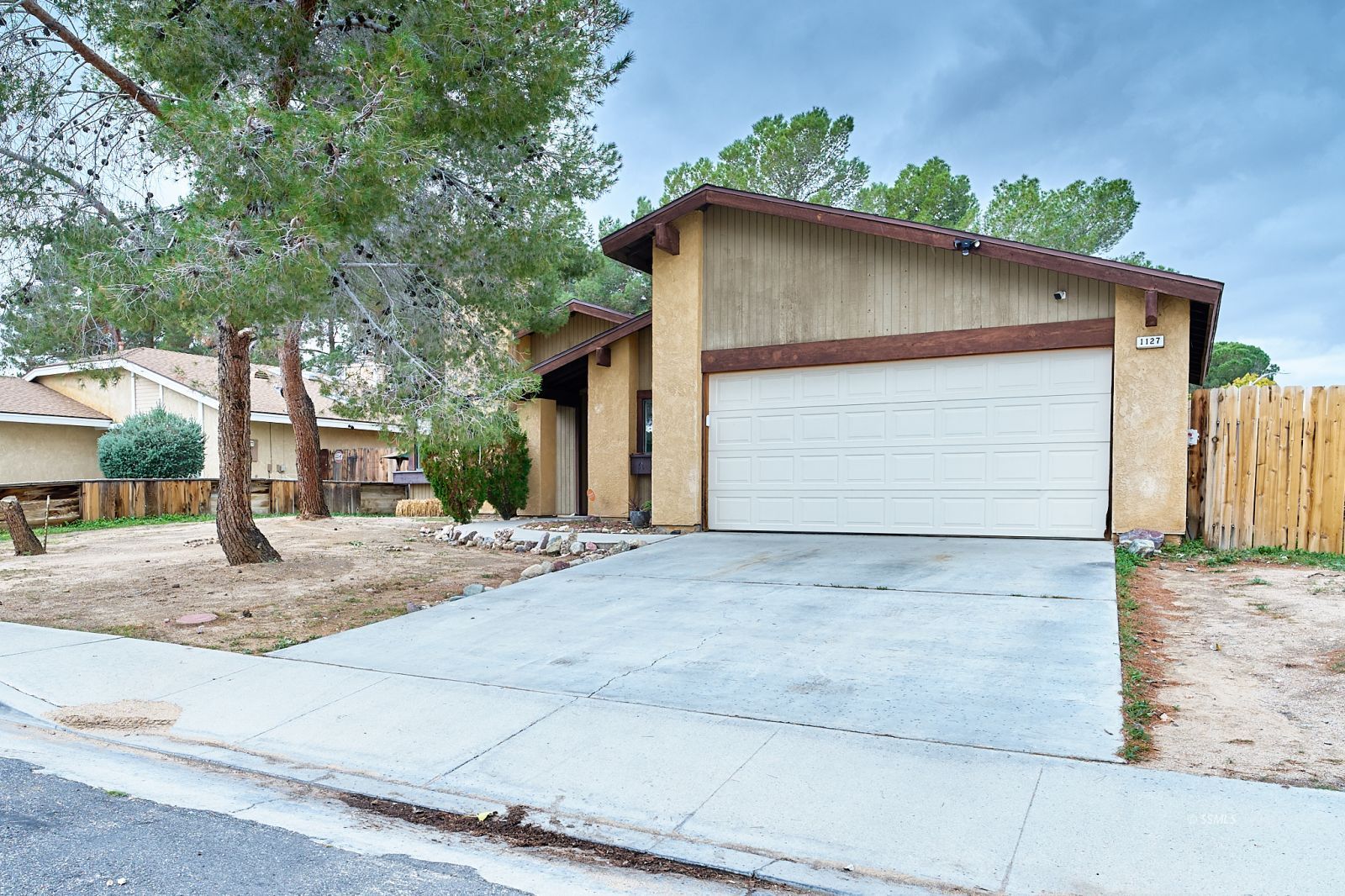 1127 N Mono CT — Photo 4