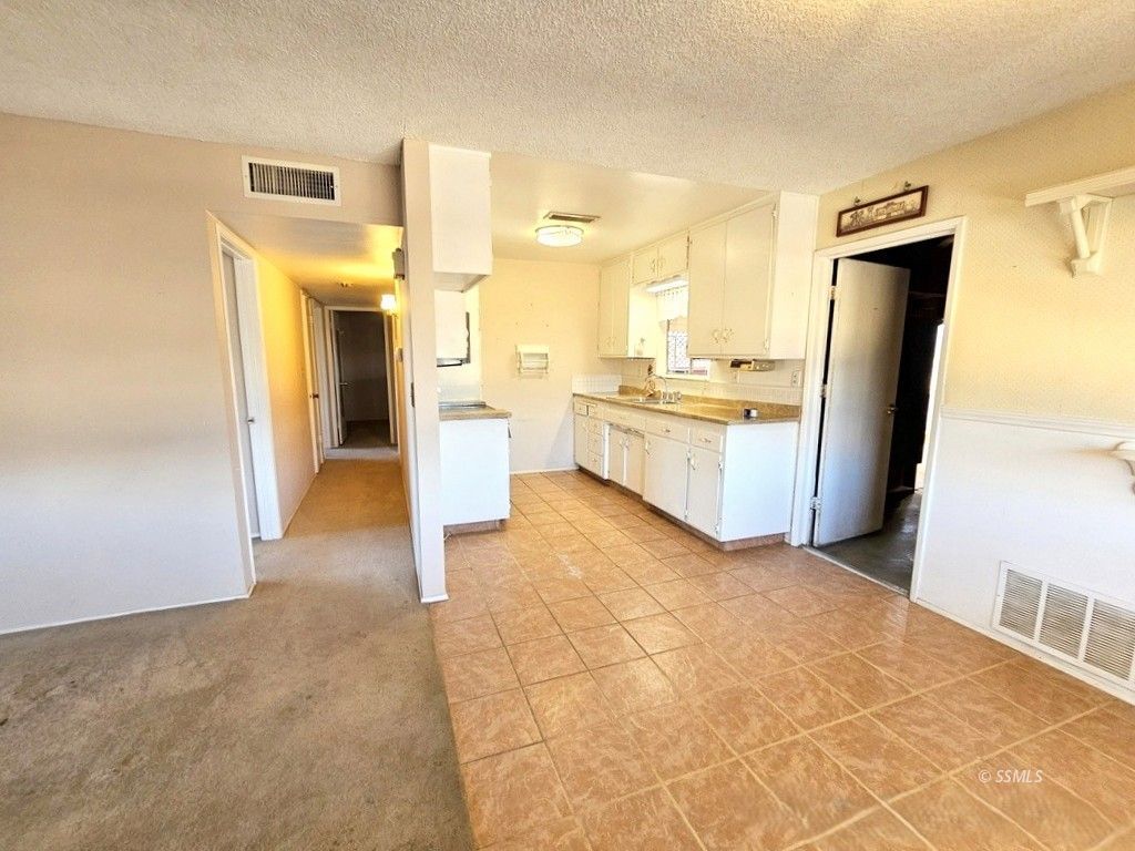 1028 S Yorktown ST — Photo 4