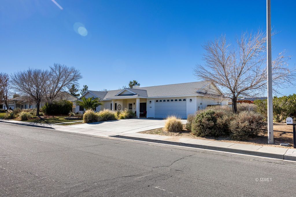 417 S Inyo ST — Photo 4