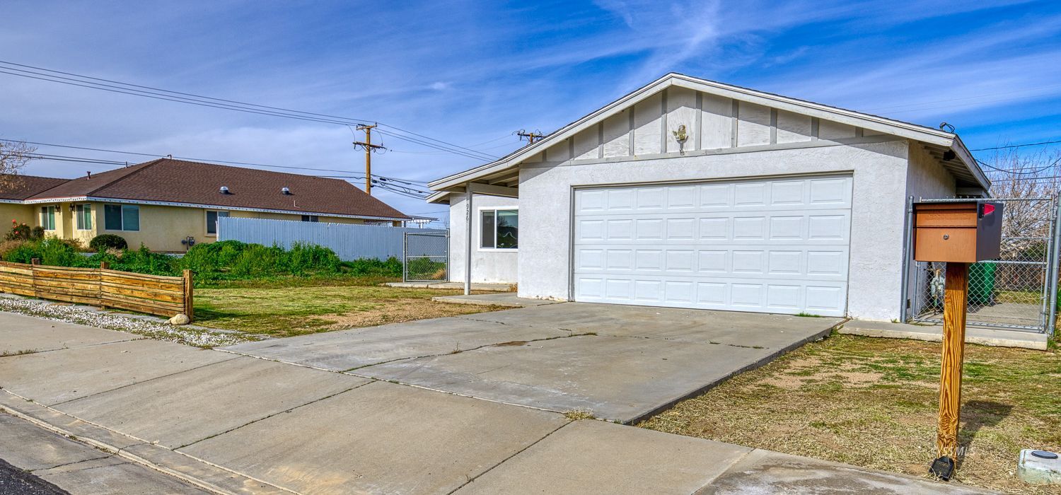 926 W Dolphin AVE — Photo 4