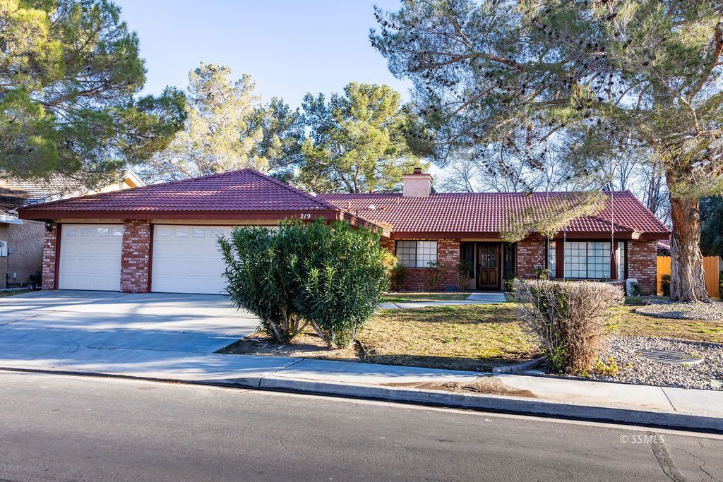 219 W Cobblestone LN — Photo 4