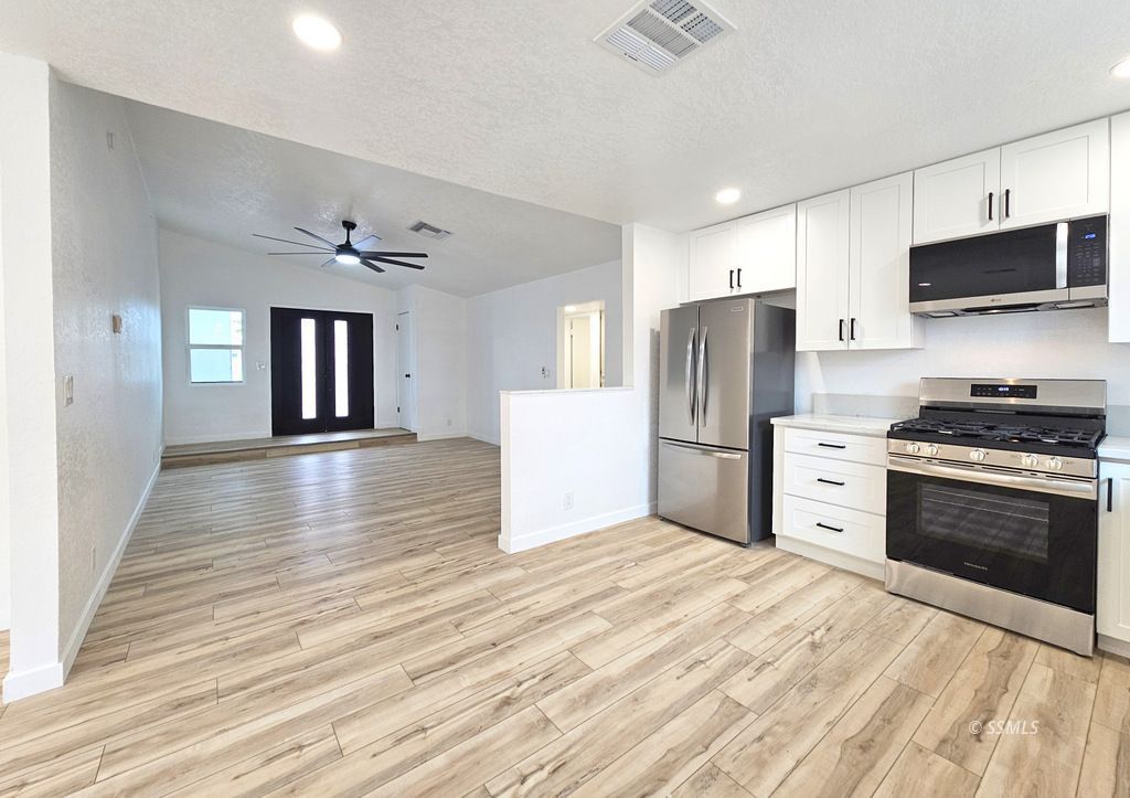 1332 W Willow — Photo 4