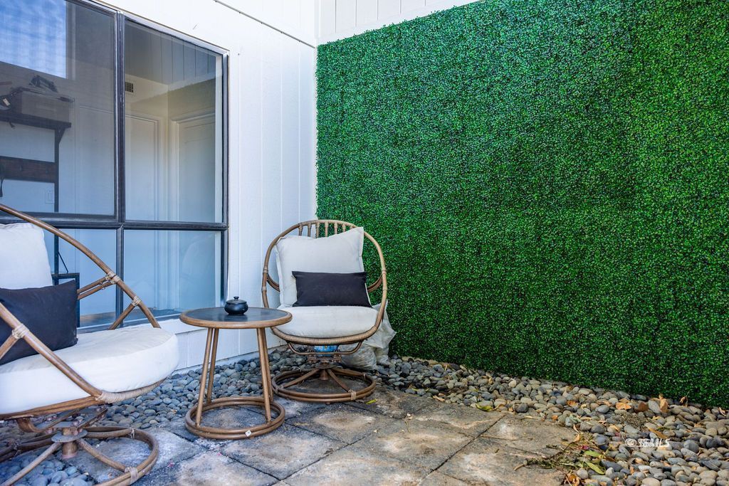 920 Scott ST — Photo 4